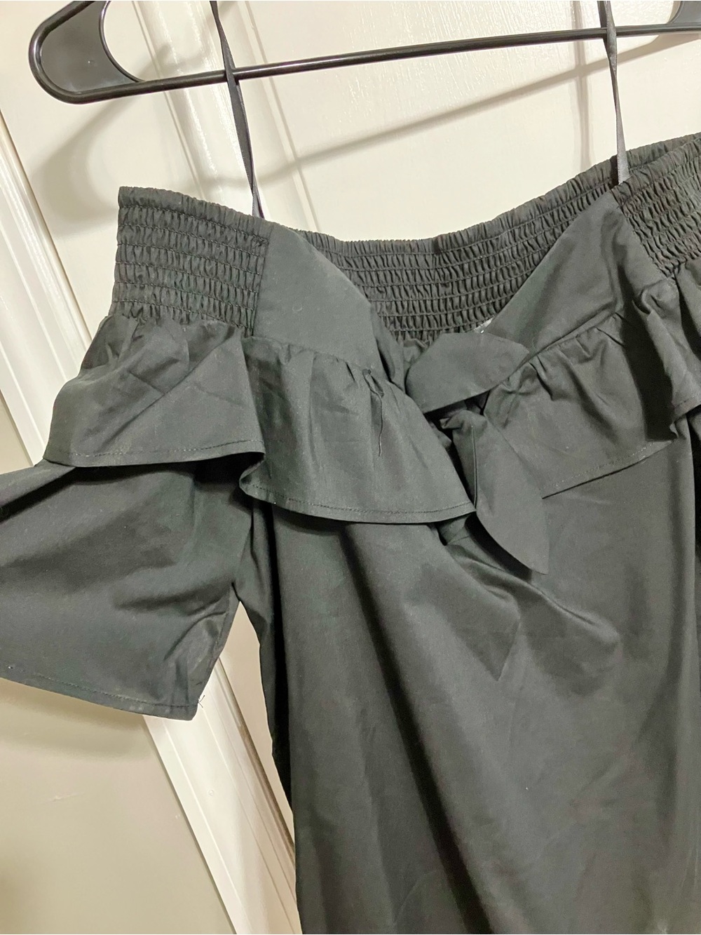Doe & Rae Black Off-Shoulder Black Ruffle top - Picture 2 of 4